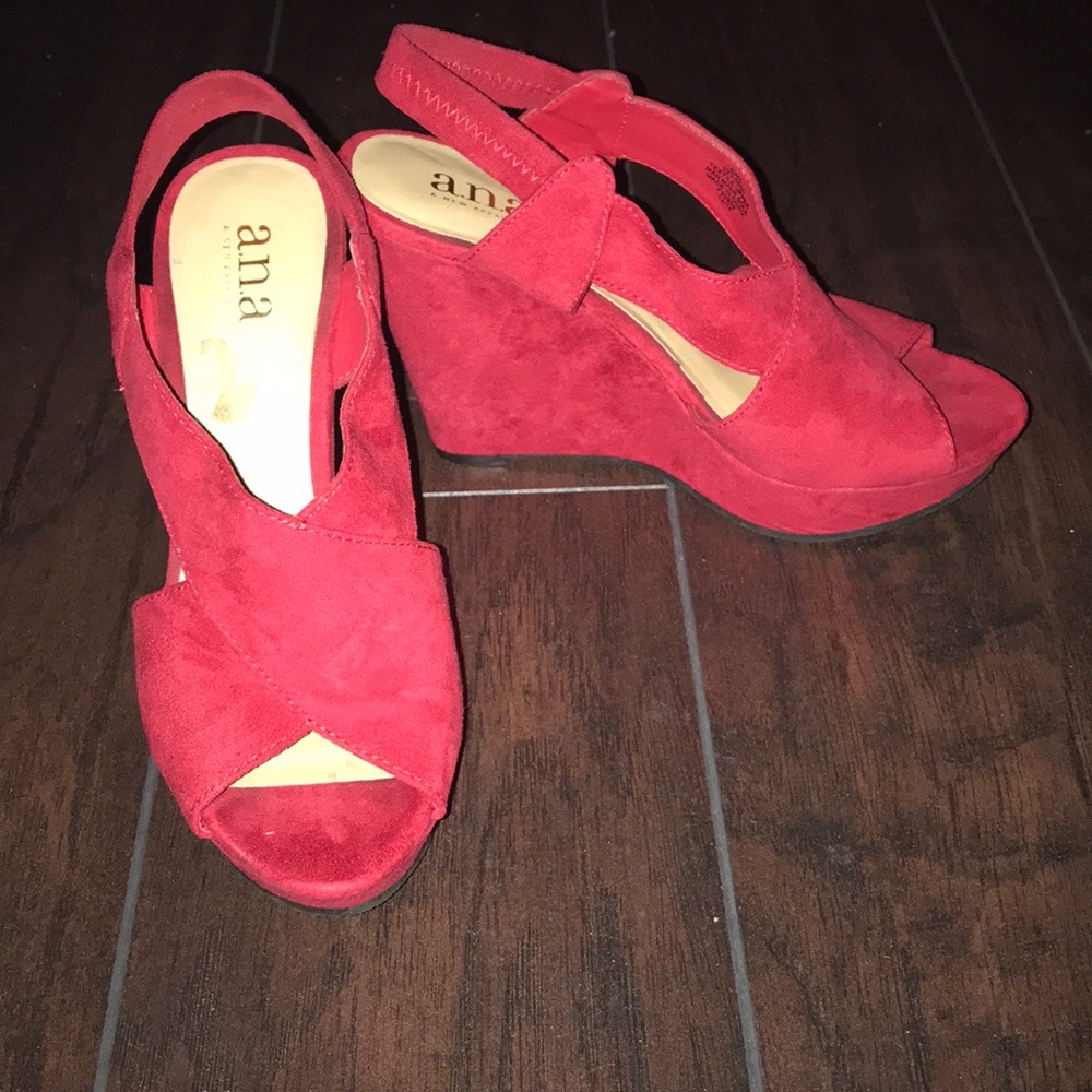❤️ Red velvet wedges ❤️